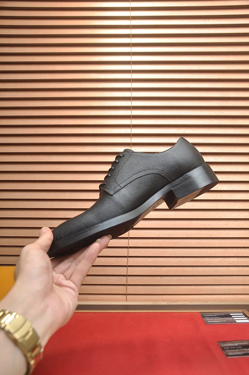 Men's men's shoes 💰500💶 [LV] (original single cowhide lining) 🍀LV's latest genuine leather business suit shoes are launched simultaneously on the official website. The first-layer cowhide imported from Italy is made of heavy gold, 💥official website 1:1 rubber outsole. Versatile to wear, high-end without losing class, and the color combination is extraordinary. This four-season style is alluring when worn on your feet, showing off your big-name flair. Standard code 38-45 (45 customized)